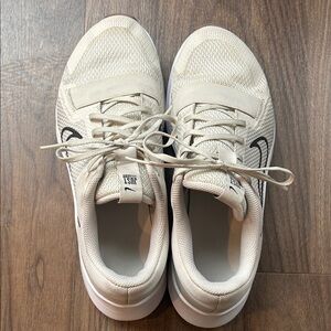 Nike Cream and Black Women TrainingShoes